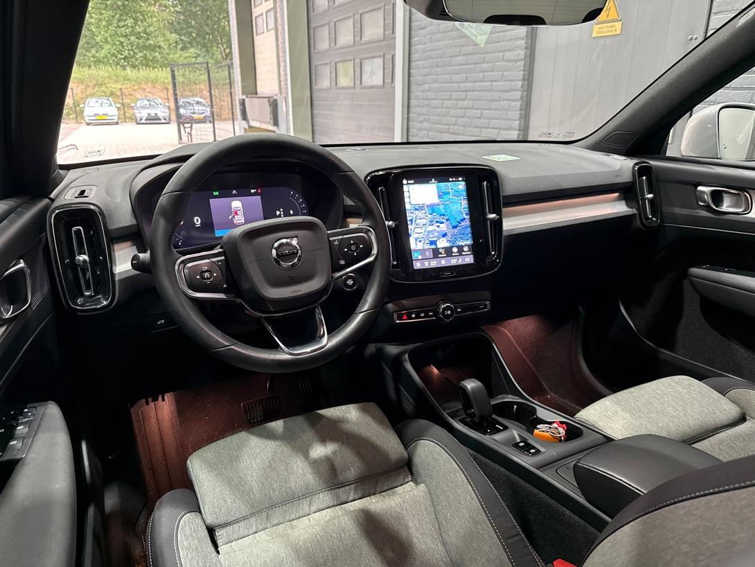 Volvo XC40 2.0 B3 Core | Camera | Keyless Entry | Stoel+Stuurverwarming | Elektrische Achterklep | Getint Glas | 18 inch