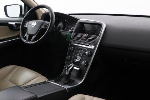 Volvo XC60 T5 Momentum | Elektrische Stoel + Memory | Stoelverwarming | Trekhaak | Cruise Control