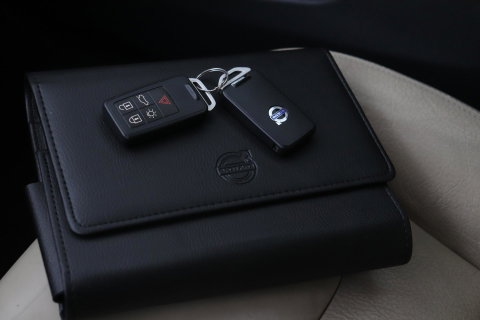 Volvo XC60 T5 Momentum | Elektrische Stoel + Memory | Stoelverwarming | Trekhaak | Cruise Control