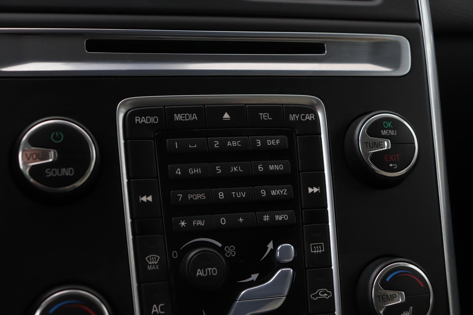 Volvo XC60 T5 Momentum | Elektrische Stoel + Memory | Stoelverwarming | Trekhaak | Cruise Control
