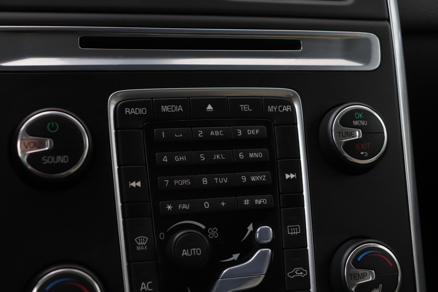 Volvo XC60 T5 Momentum | Elektrische Stoel + Memory | Stoelverwarming | Trekhaak | Cruise Control