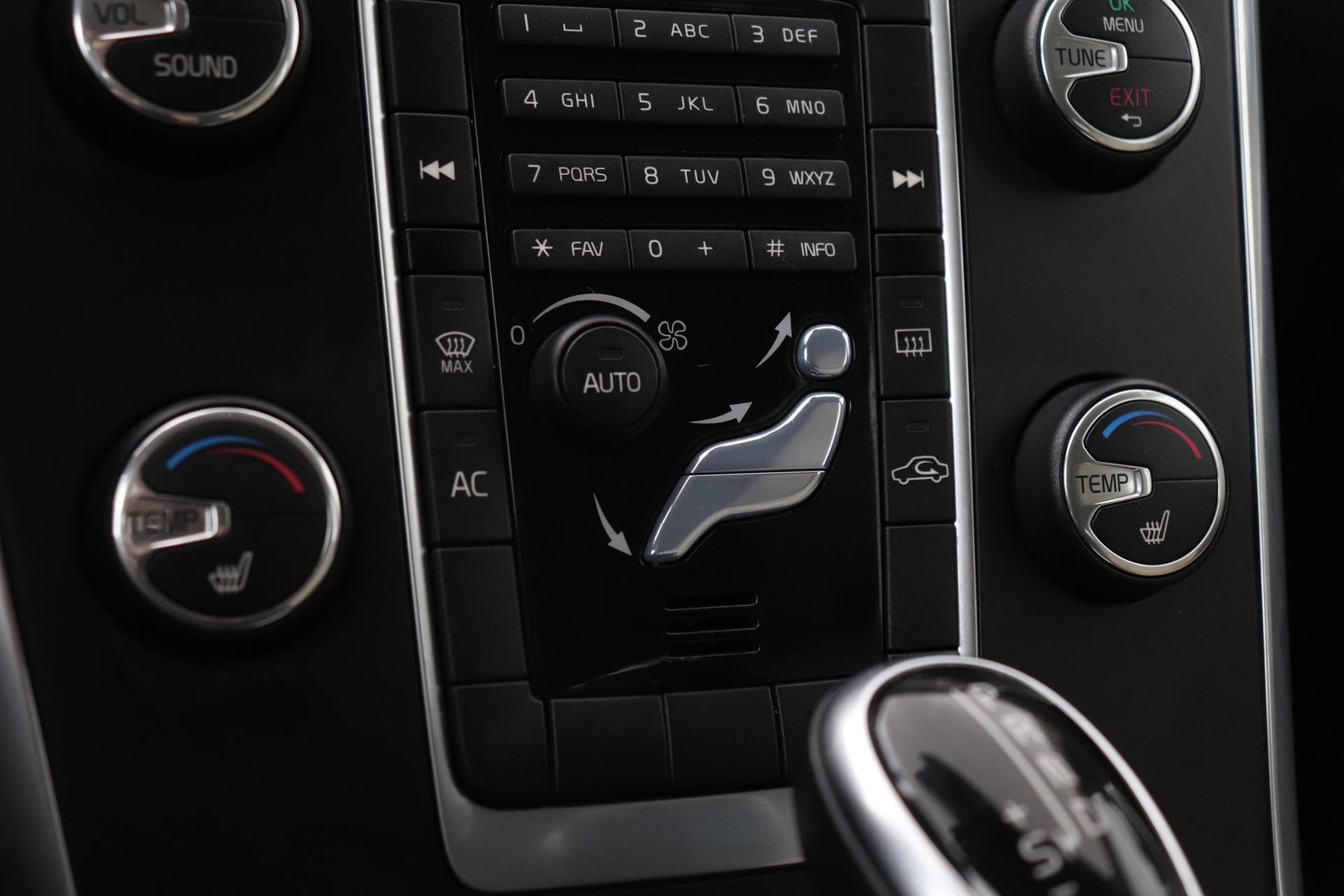 Volvo XC60 T5 Momentum | Elektrische Stoel + Memory | Stoelverwarming | Trekhaak | Cruise Control