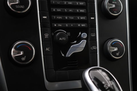 Volvo XC60 T5 Momentum | Elektrische Stoel + Memory | Stoelverwarming | Trekhaak | Cruise Control