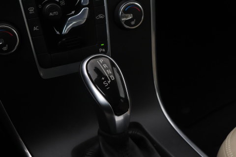 Volvo XC60 T5 Momentum | Elektrische Stoel + Memory | Stoelverwarming | Trekhaak | Cruise Control