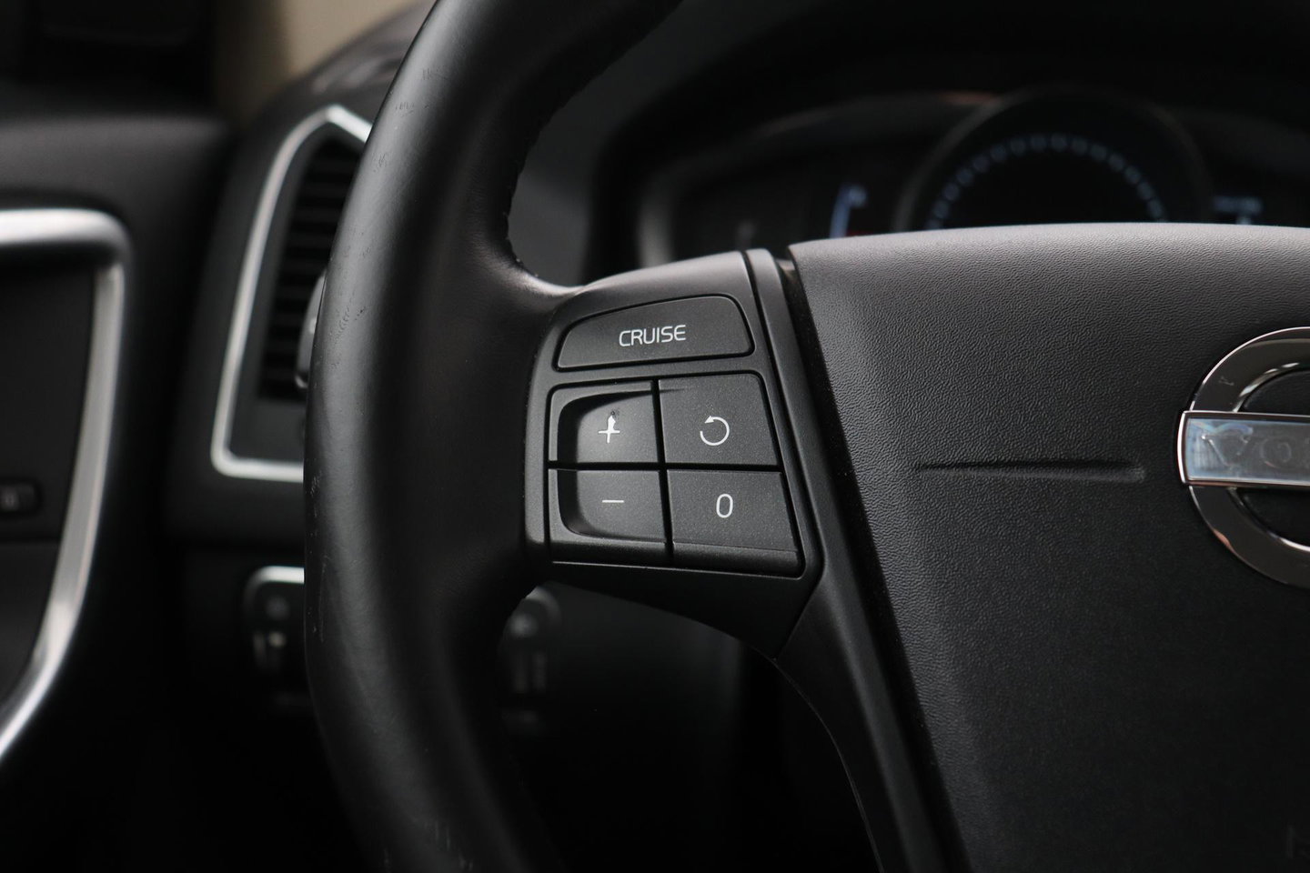 Volvo XC60 T5 Momentum | Elektrische Stoel + Memory | Stoelverwarming | Trekhaak | Cruise Control