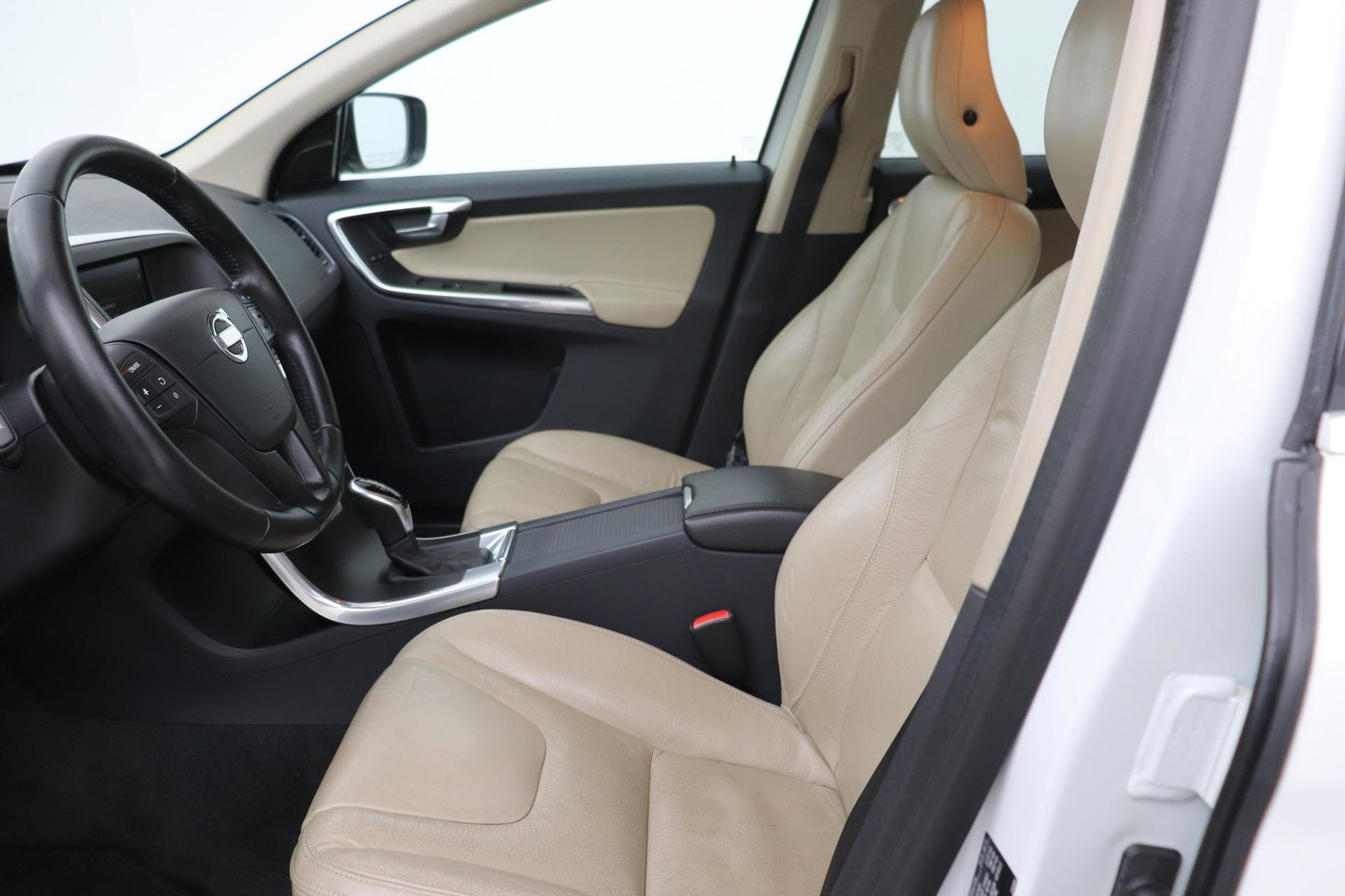Volvo XC60 T5 Momentum | Elektrische Stoel + Memory | Stoelverwarming | Trekhaak | Cruise Control