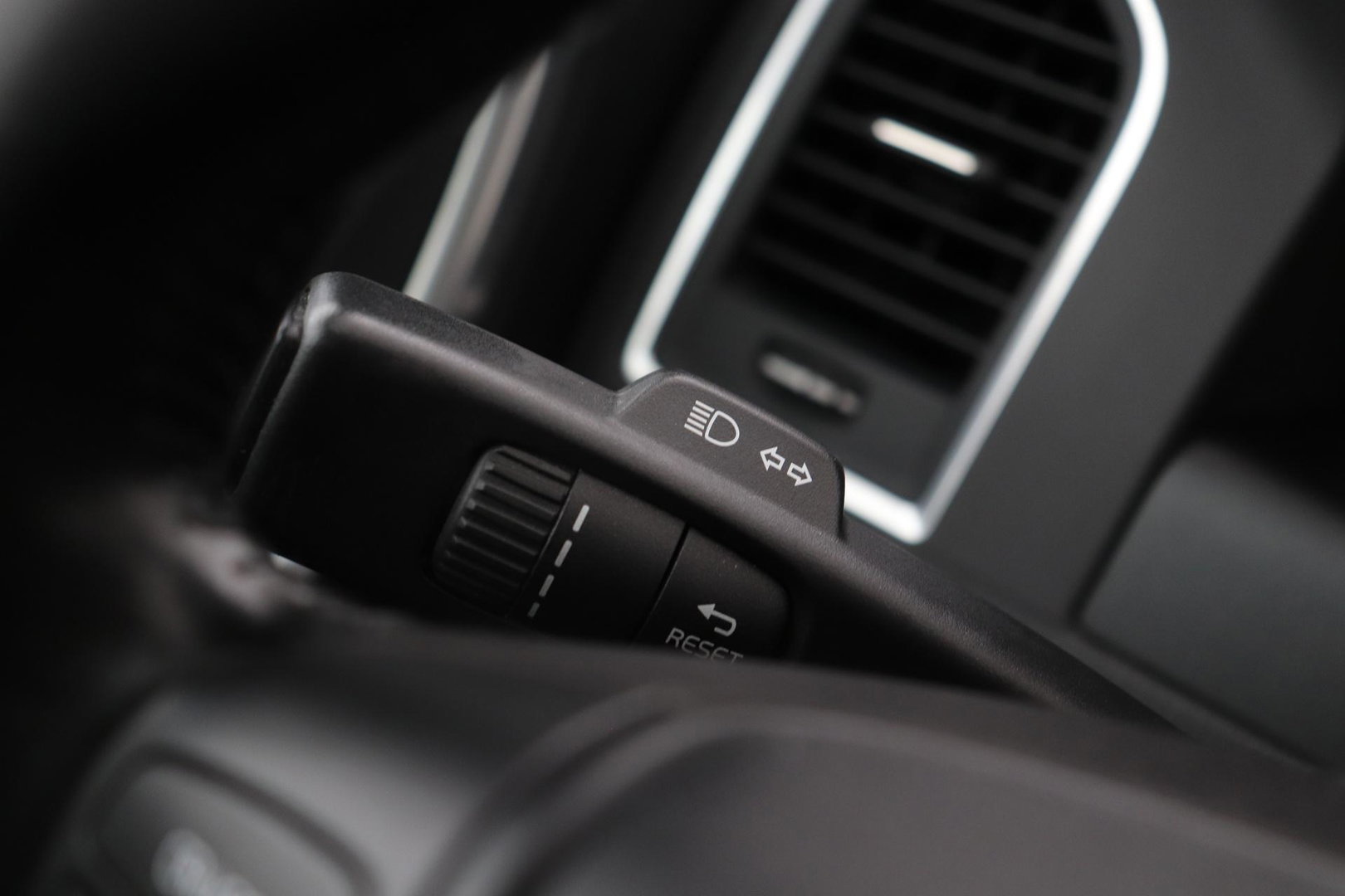 Volvo XC60 T5 Momentum | Elektrische Stoel + Memory | Stoelverwarming | Trekhaak | Cruise Control
