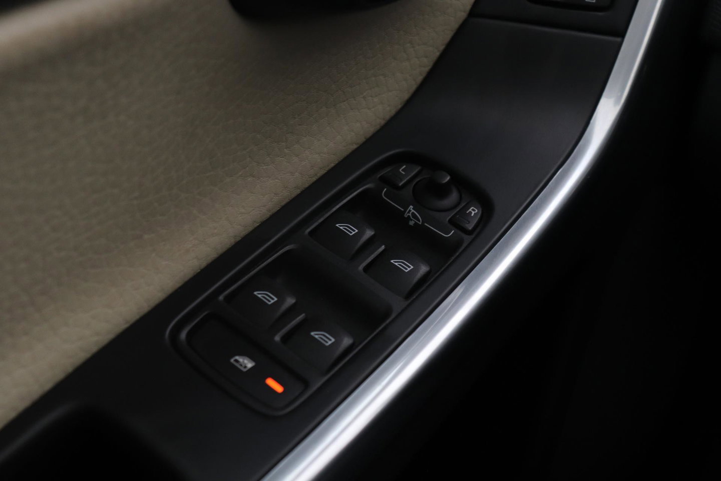 Volvo XC60 T5 Momentum | Elektrische Stoel + Memory | Stoelverwarming | Trekhaak | Cruise Control