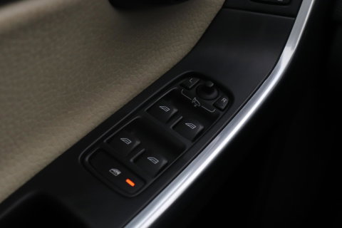 Volvo XC60 T5 Momentum | Elektrische Stoel + Memory | Stoelverwarming | Trekhaak | Cruise Control