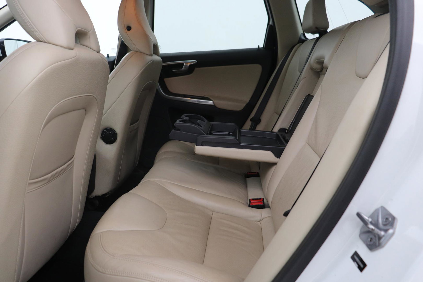 Volvo XC60 T5 Momentum | Elektrische Stoel + Memory | Stoelverwarming | Trekhaak | Cruise Control