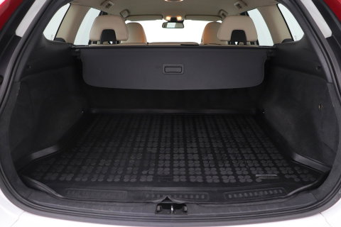 Volvo XC60 T5 Momentum | Elektrische Stoel + Memory | Stoelverwarming | Trekhaak | Cruise Control