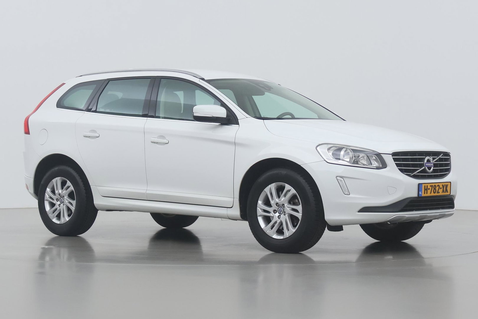 Volvo XC60 T5 Momentum | Elektrische Stoel + Memory | Stoelverwarming | Trekhaak | Cruise Control