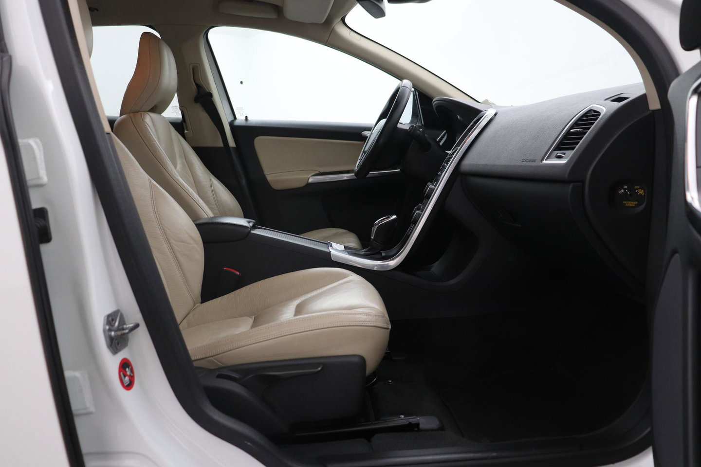 Volvo XC60 T5 Momentum | Elektrische Stoel + Memory | Stoelverwarming | Trekhaak | Cruise Control