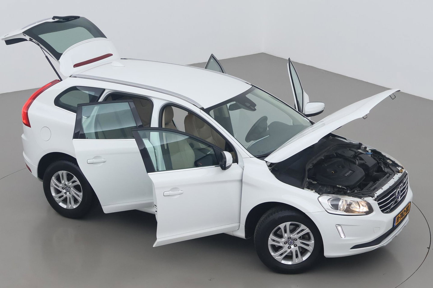 Volvo XC60 T5 Momentum | Elektrische Stoel + Memory | Stoelverwarming | Trekhaak | Cruise Control