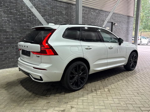 Volvo XC60 T6 Plus Black Edition | Harman/Kardon | Pilot Assist | Panoramadak | 360° Camera | Head-Up | Stoel+Stuurverwarming | 21 Inch