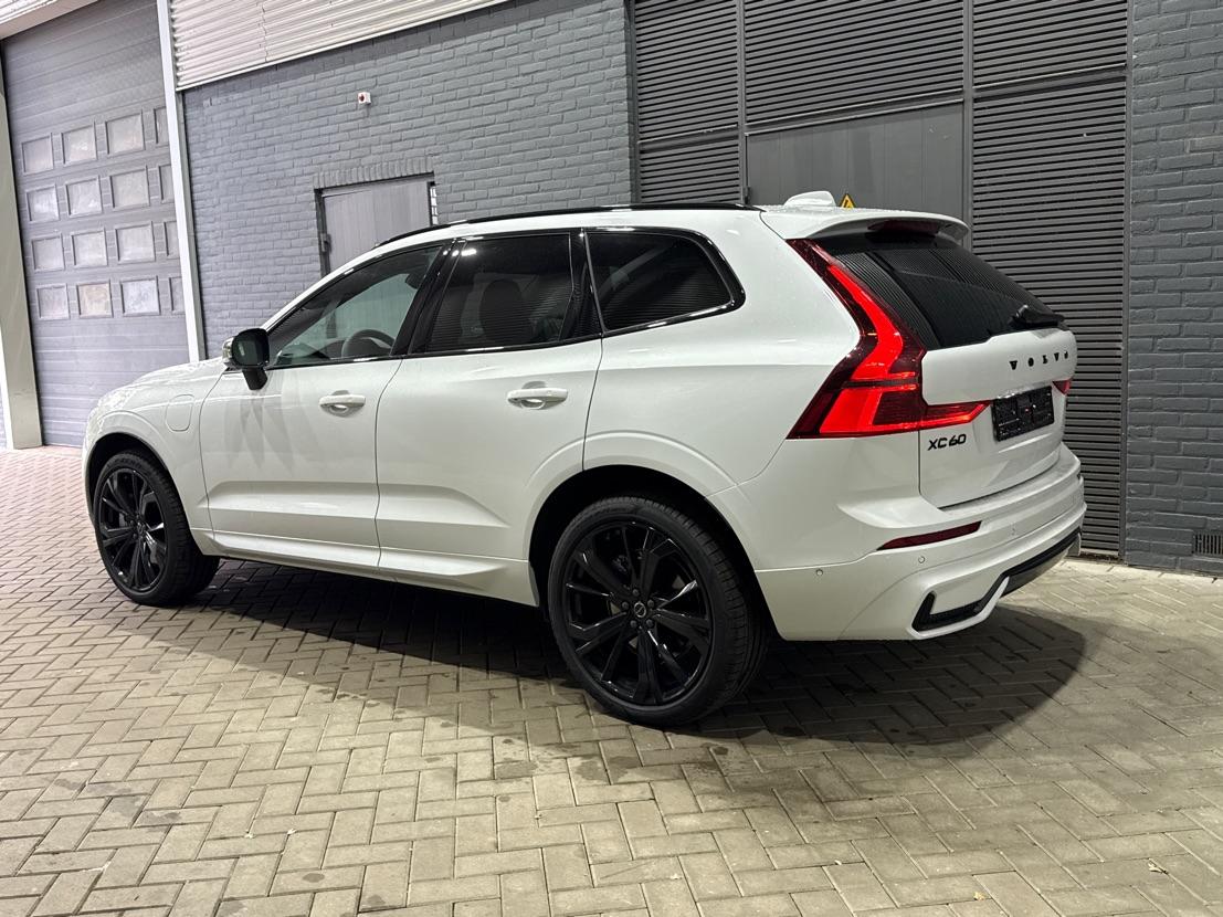 Volvo XC60 T6 Plus Black Edition | Harman/Kardon | Pilot Assist | Panoramadak | 360° Camera | Head-Up | Stoel+Stuurverwarming | 21 Inch