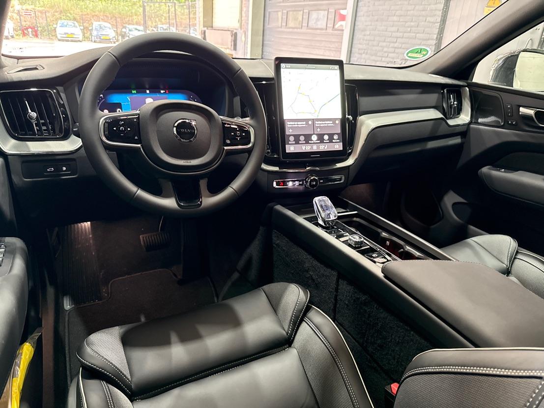 Volvo XC60 T6 Plus Black Edition | Harman/Kardon | Pilot Assist | Panoramadak | 360° Camera | Head-Up | Stoel+Stuurverwarming | 21 Inch