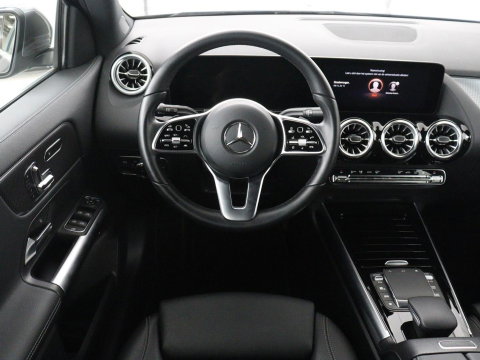 Mercedes-Benz GLA 250 e Luxury Line | SOH 92,9% | Half leder | Memory | Stoelverwarming | Adaptive cruise | Sfeerverlichting | Carplay | Camera | Park assist | Elektrische achterklep | Keyless