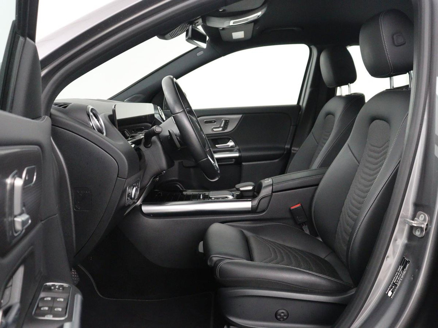 Mercedes-Benz GLA 250 e Luxury Line | SOH 92,9% | Half leder | Memory | Stoelverwarming | Adaptive cruise | Sfeerverlichting | Carplay | Camera | Park assist | Elektrische achterklep | Keyless