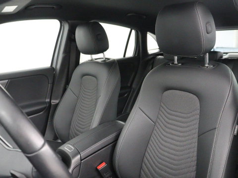 Mercedes-Benz GLA 250 e Luxury Line | SOH 92,9% | Half leder | Memory | Stoelverwarming | Adaptive cruise | Sfeerverlichting | Carplay | Camera | Park assist | Elektrische achterklep | Keyless