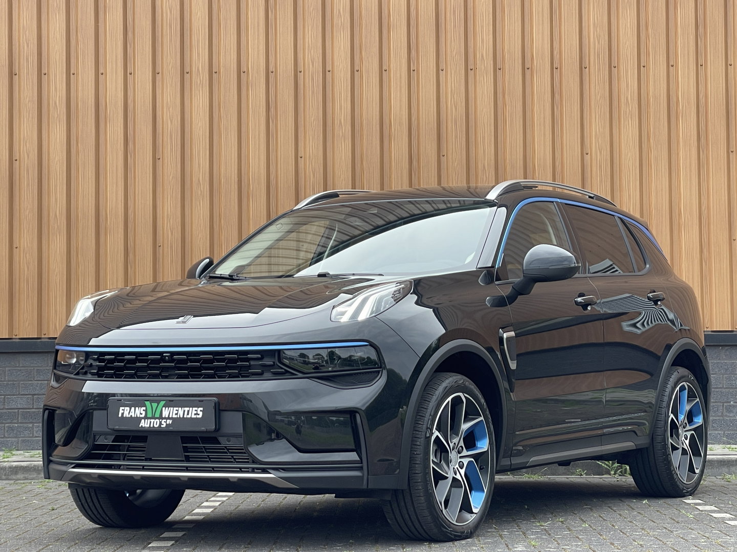 Lynk & Co 01 1.5 | Blackpakket optioneel | 360° Camera | Panoramadak | Adaptive Cruise Control | Trekhaak | Keyless | Elektrische Bestuurdersstoel + Geheugen | Parkeersensoren | Apple Carplay | Android Auto |
