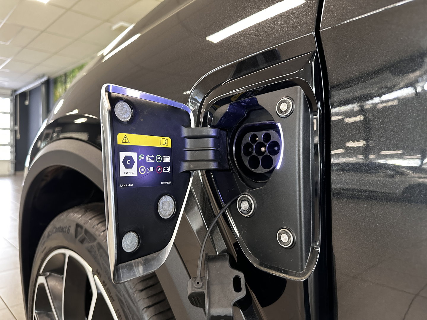 Lynk & Co 01 1.5 | Blackpakket optioneel | 360° Camera | Panoramadak | Adaptive Cruise Control | Trekhaak | Keyless | Elektrische Bestuurdersstoel + Geheugen | Parkeersensoren | Apple Carplay | Android Auto |