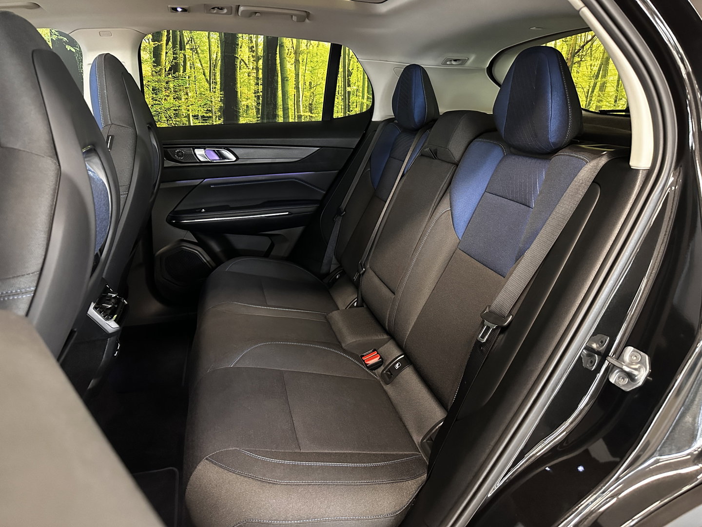 Lynk & Co 01 1.5 | Blackpakket optioneel | 360° Camera | Panoramadak | Adaptive Cruise Control | Trekhaak | Keyless | Elektrische Bestuurdersstoel + Geheugen | Parkeersensoren | Apple Carplay | Android Auto |