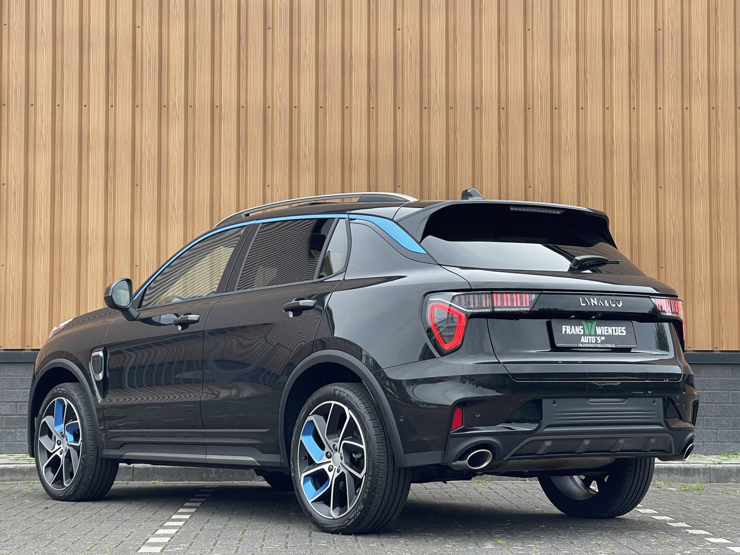 Lynk & Co 01 1.5 | Blackpakket optioneel | 360° Camera | Panoramadak | Adaptive Cruise Control | Trekhaak | Keyless | Elektrische Bestuurdersstoel + Geheugen | Parkeersensoren | Apple Carplay | Android Auto |