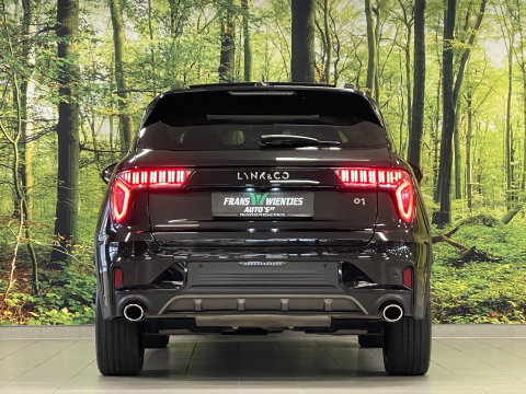 Lynk & Co 01 1.5 | Blackpakket optioneel | 360° Camera | Panoramadak | Adaptive Cruise Control | Trekhaak | Keyless | Elektrische Bestuurdersstoel + Geheugen | Parkeersensoren | Apple Carplay | Android Auto |