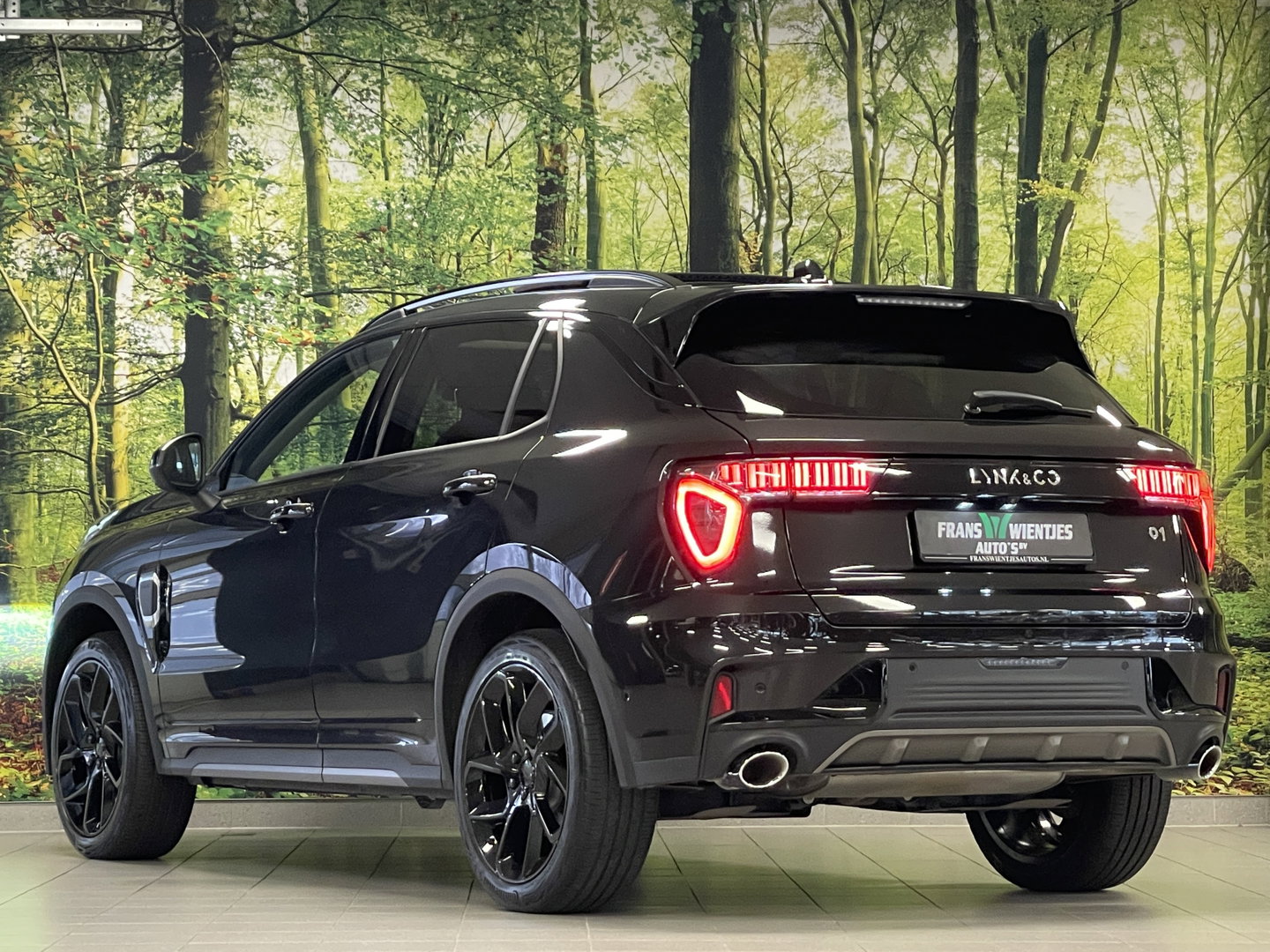 Lynk & Co 01 1.5 | Blackpakket optioneel | 360° Camera | Panoramadak | Adaptive Cruise Control | Trekhaak | Keyless | Elektrische Bestuurdersstoel + Geheugen | Parkeersensoren | Apple Carplay | Android Auto |