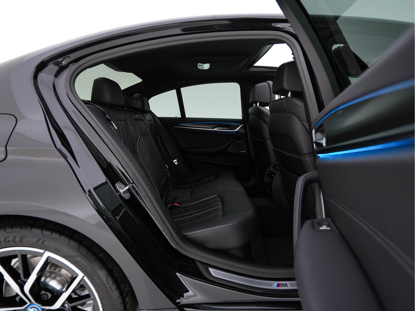 BMW 5 Serie 530e M-Sportpack Business Edition Plus (Plug-in) {SoH-86%} (INCL-BTW) *PANO | LEATHER | FULL-LED | MEMORY-PACK | HARMAN/KARDON | BLINDSPOT | DIGI-COCKPIT | CAMERA | NAVI-FULLMAP | PRIVACY-GLASS | SHIFTPADDLES | ECC | PDC | HEAD-UP | 19''ALU*