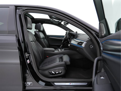BMW 5 Serie 530e M-Sportpack Business Edition Plus (Plug-in) {SoH-86%} (INCL-BTW) *PANO | LEATHER | FULL-LED | MEMORY-PACK | HARMAN/KARDON | BLINDSPOT | DIGI-COCKPIT | CAMERA | NAVI-FULLMAP | PRIVACY-GLASS | SHIFTPADDLES | ECC | PDC | HEAD-UP | 19''ALU*