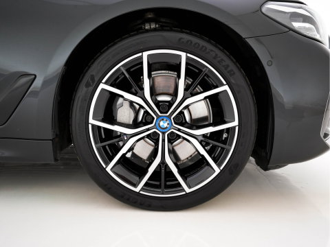 BMW 5 Serie 530e M-Sportpack Business Edition Plus (Plug-in) {SoH-86%} (INCL-BTW) *PANO | LEATHER | FULL-LED | MEMORY-PACK | HARMAN/KARDON | BLINDSPOT | DIGI-COCKPIT | CAMERA | NAVI-FULLMAP | PRIVACY-GLASS | SHIFTPADDLES | ECC | PDC | HEAD-UP | 19''ALU*