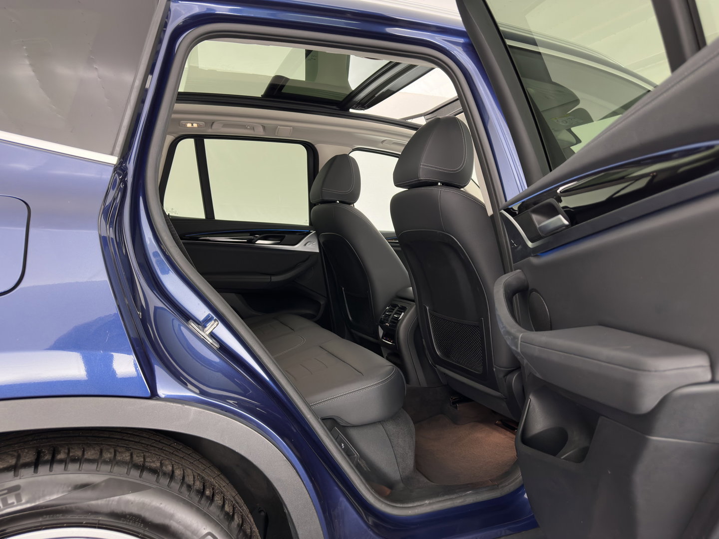 BMW iX3 Executive 80 kWh [3-Fase-11kW] {SoH-99%} (INCL.BTW) Aut. *PANO | LEATHER | ADAPTIVE-CRUISE | FULL-LED | MEMORY-PACK | BLIND-SPOT | DIGI-COCKPIT | HEATED-COMFORTSEATS | CAMERA | DAB+ | NAVI-FULLMAP | TOWBAR | 19''ALU*