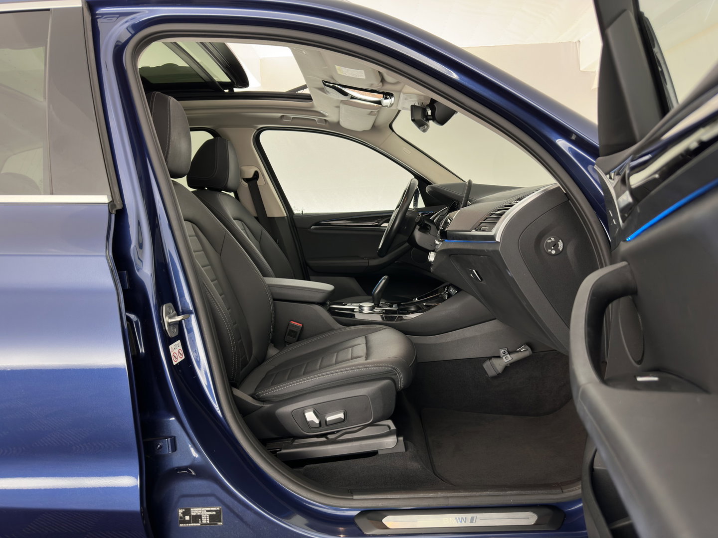 BMW iX3 Executive 80 kWh [3-Fase-11kW] {SoH-99%} (INCL.BTW) Aut. *PANO | LEATHER | ADAPTIVE-CRUISE | FULL-LED | MEMORY-PACK | BLIND-SPOT | DIGI-COCKPIT | HEATED-COMFORTSEATS | CAMERA | DAB+ | NAVI-FULLMAP | TOWBAR | 19''ALU*