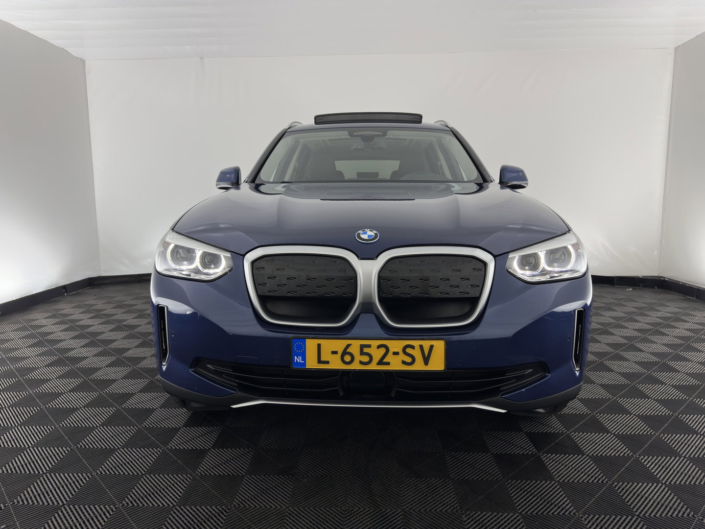 BMW iX3 Executive 80 kWh [3-Fase-11kW] {SoH-99%} (INCL.BTW) Aut. *PANO | LEATHER | ADAPTIVE-CRUISE | FULL-LED | MEMORY-PACK | BLIND-SPOT | DIGI-COCKPIT | HEATED-COMFORTSEATS | CAMERA | DAB+ | NAVI-FULLMAP | TOWBAR | 19''ALU*