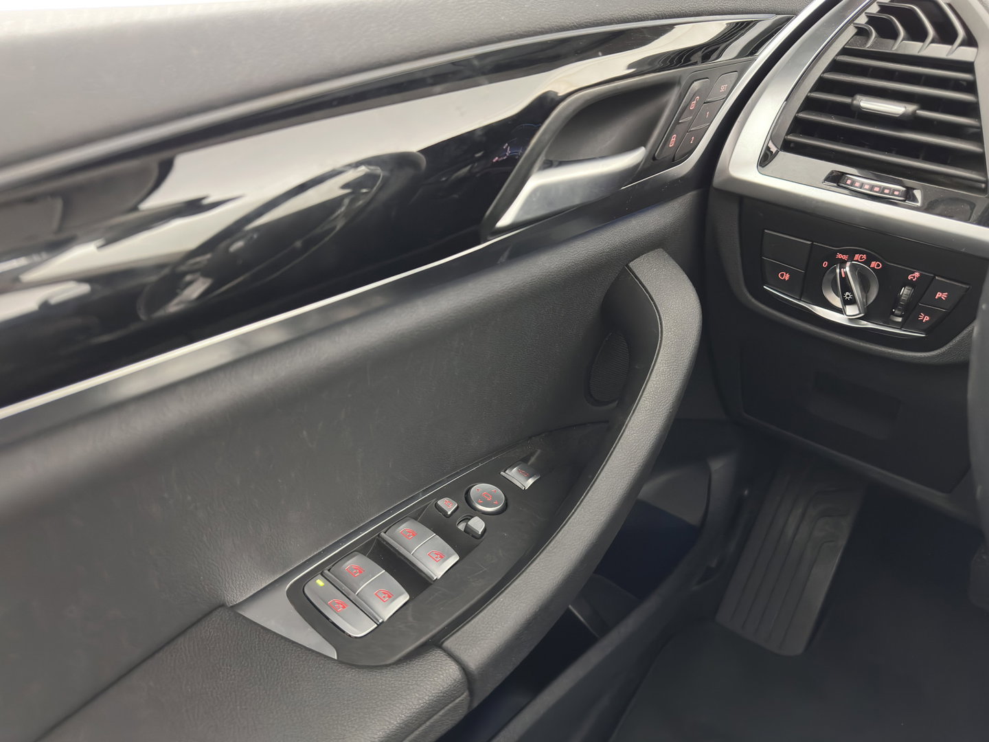 BMW iX3 Executive 80 kWh [3-Fase-11kW] {SoH-99%} (INCL.BTW) Aut. *PANO | LEATHER | ADAPTIVE-CRUISE | FULL-LED | MEMORY-PACK | BLIND-SPOT | DIGI-COCKPIT | HEATED-COMFORTSEATS | CAMERA | DAB+ | NAVI-FULLMAP | TOWBAR | 19''ALU*