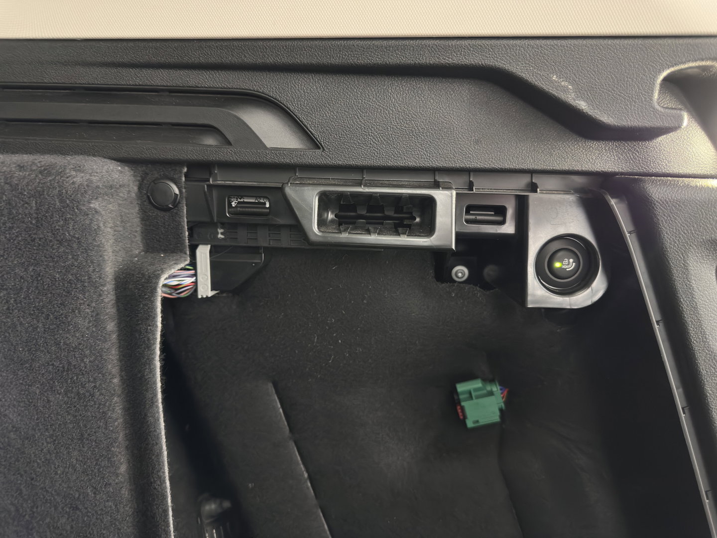 BMW iX3 Executive 80 kWh [3-Fase-11kW] {SoH-99%} (INCL.BTW) Aut. *PANO | LEATHER | ADAPTIVE-CRUISE | FULL-LED | MEMORY-PACK | BLIND-SPOT | DIGI-COCKPIT | HEATED-COMFORTSEATS | CAMERA | DAB+ | NAVI-FULLMAP | TOWBAR | 19''ALU*