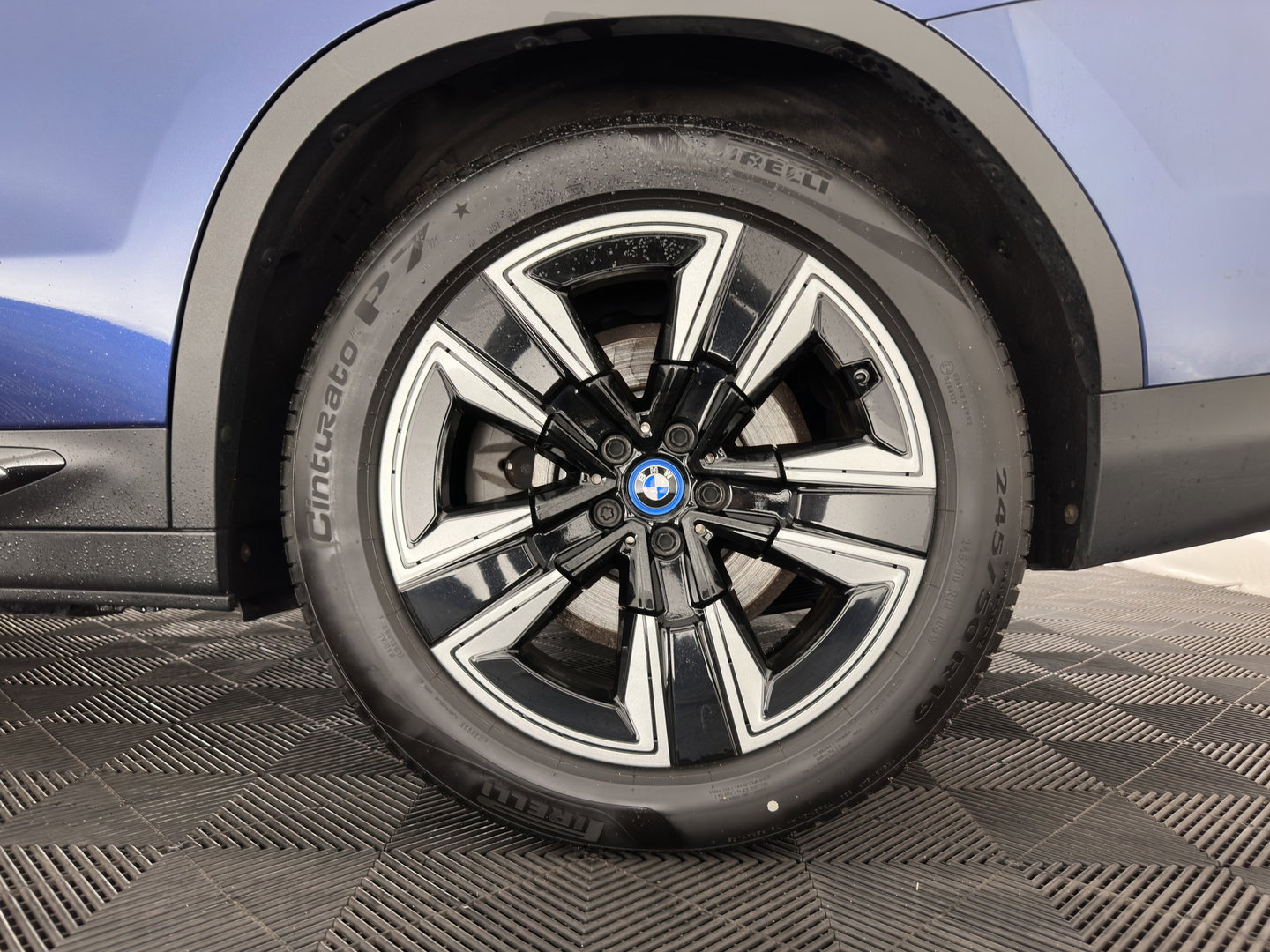 BMW iX3 Executive 80 kWh [3-Fase-11kW] {SoH-99%} (INCL.BTW) Aut. *PANO | LEATHER | ADAPTIVE-CRUISE | FULL-LED | MEMORY-PACK | BLIND-SPOT | DIGI-COCKPIT | HEATED-COMFORTSEATS | CAMERA | DAB+ | NAVI-FULLMAP | TOWBAR | 19''ALU*
