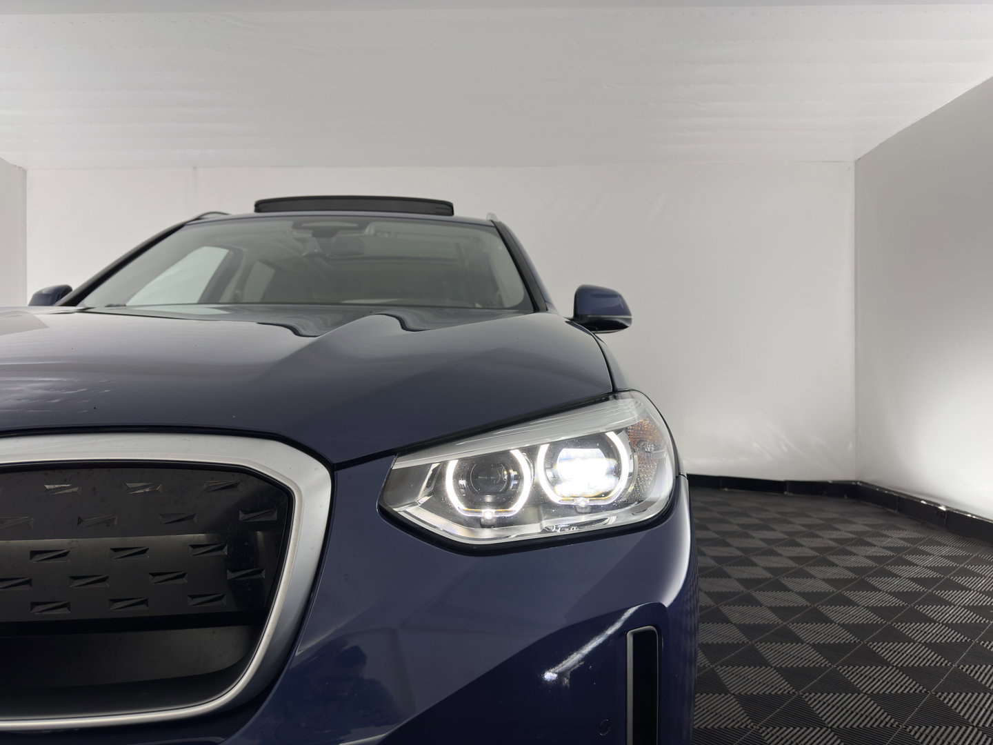 BMW iX3 Executive 80 kWh [3-Fase-11kW] {SoH-99%} (INCL.BTW) Aut. *PANO | LEATHER | ADAPTIVE-CRUISE | FULL-LED | MEMORY-PACK | BLIND-SPOT | DIGI-COCKPIT | HEATED-COMFORTSEATS | CAMERA | DAB+ | NAVI-FULLMAP | TOWBAR | 19''ALU*