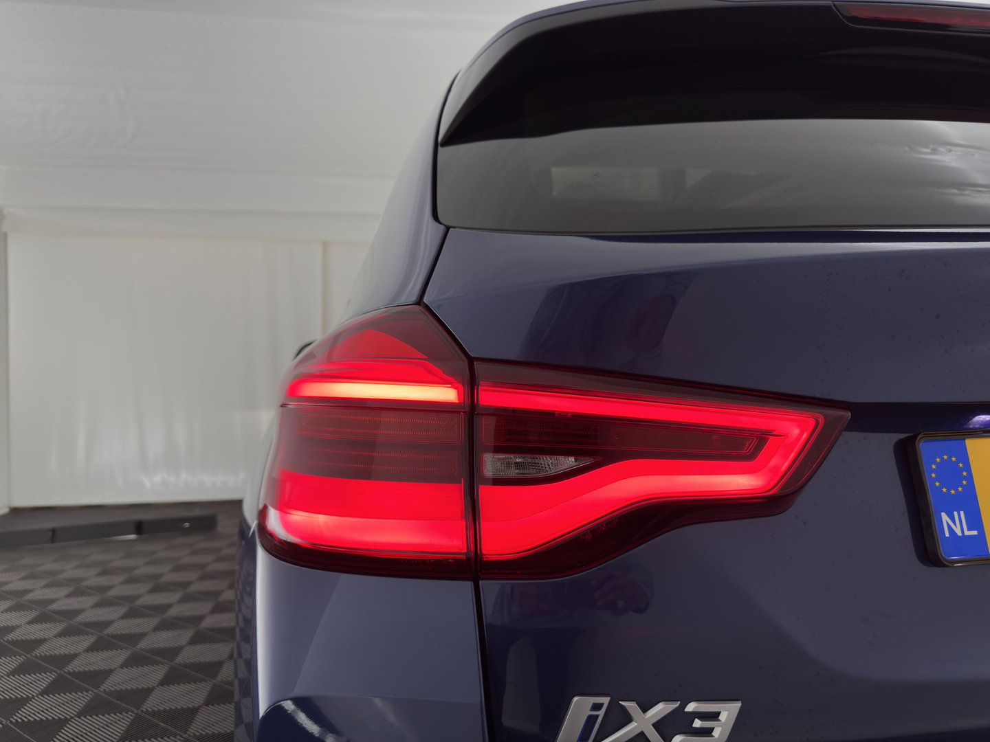 BMW iX3 Executive 80 kWh [3-Fase-11kW] {SoH-99%} (INCL.BTW) Aut. *PANO | LEATHER | ADAPTIVE-CRUISE | FULL-LED | MEMORY-PACK | BLIND-SPOT | DIGI-COCKPIT | HEATED-COMFORTSEATS | CAMERA | DAB+ | NAVI-FULLMAP | TOWBAR | 19''ALU*