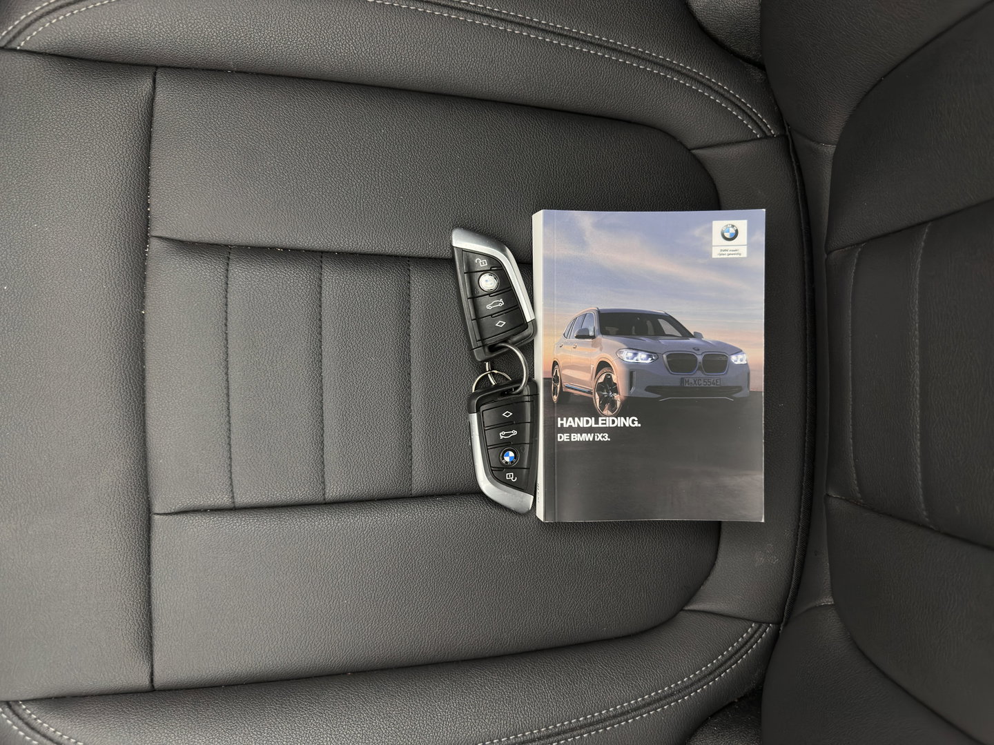 BMW iX3 Executive 80 kWh [3-Fase-11kW] {SoH-99%} (INCL.BTW) Aut. *PANO | LEATHER | ADAPTIVE-CRUISE | FULL-LED | MEMORY-PACK | BLIND-SPOT | DIGI-COCKPIT | HEATED-COMFORTSEATS | CAMERA | DAB+ | NAVI-FULLMAP | TOWBAR | 19''ALU*