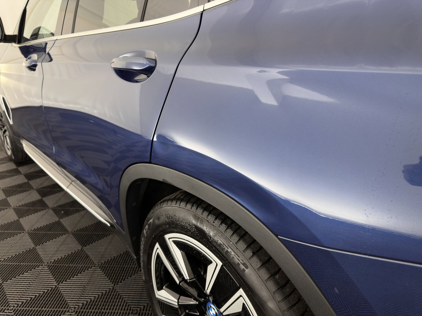 BMW iX3 Executive 80 kWh [3-Fase-11kW] {SoH-99%} (INCL.BTW) Aut. *PANO | LEATHER | ADAPTIVE-CRUISE | FULL-LED | MEMORY-PACK | BLIND-SPOT | DIGI-COCKPIT | HEATED-COMFORTSEATS | CAMERA | DAB+ | NAVI-FULLMAP | TOWBAR | 19''ALU*