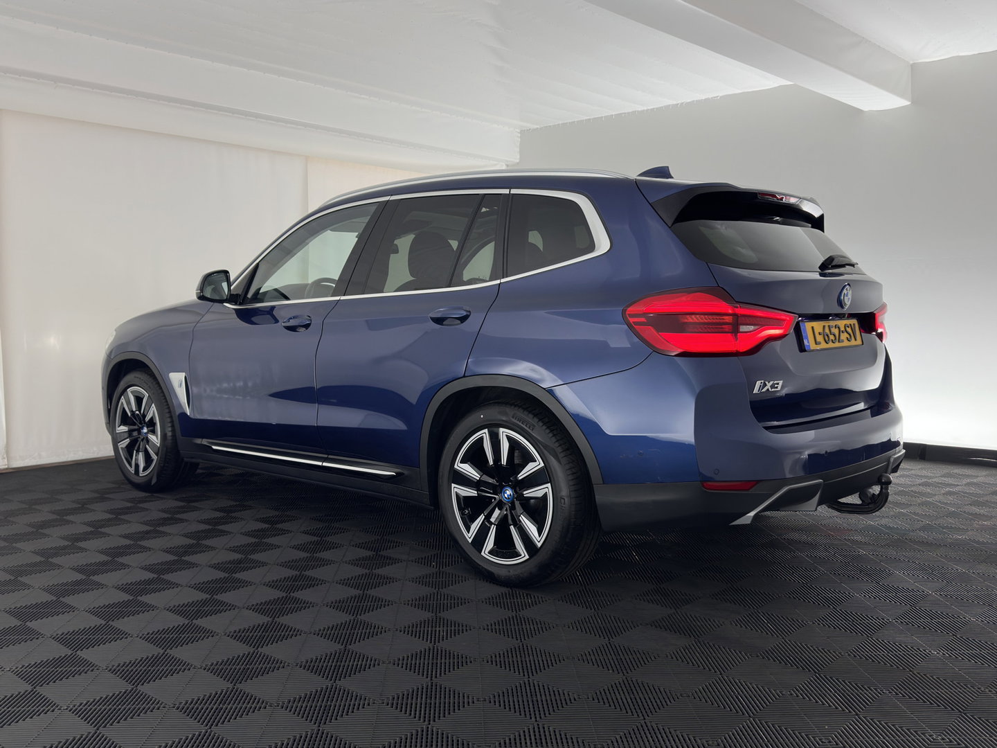 BMW iX3 Executive 80 kWh [3-Fase-11kW] {SoH-99%} (INCL.BTW) Aut. *PANO | LEATHER | ADAPTIVE-CRUISE | FULL-LED | MEMORY-PACK | BLIND-SPOT | DIGI-COCKPIT | HEATED-COMFORTSEATS | CAMERA | DAB+ | NAVI-FULLMAP | TOWBAR | 19''ALU*