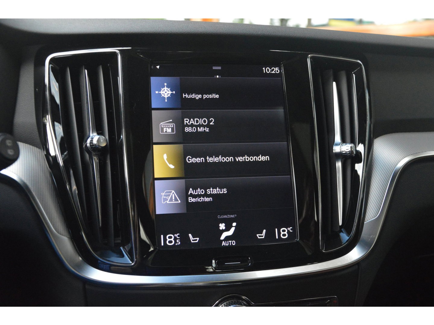 Volvo V60 T8 Hybride AWD Inscription | Panoramadak | Camera | Stoelverwarming | BLIS | Trekhaak |
