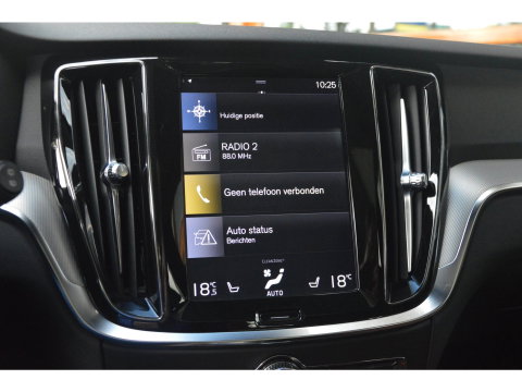Volvo V60 T8 Hybride AWD Inscription | Panoramadak | Camera | Stoelverwarming | BLIS | Trekhaak |