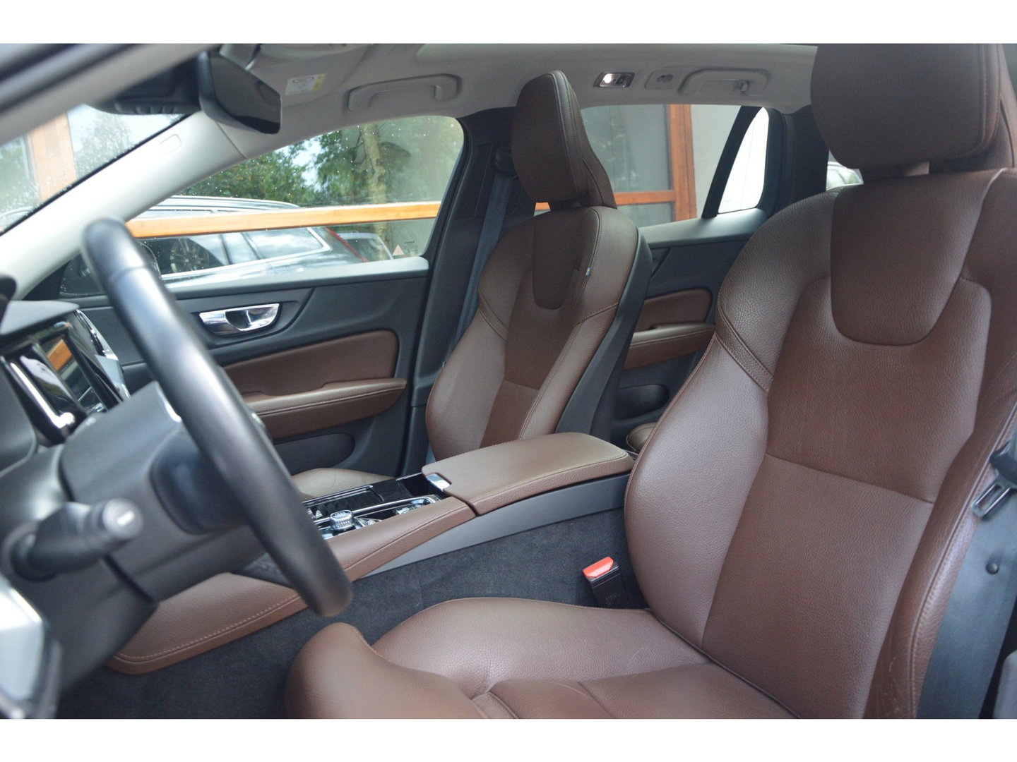 Volvo V60 T8 Hybride AWD Inscription | Panoramadak | Camera | Stoelverwarming | BLIS | Trekhaak |