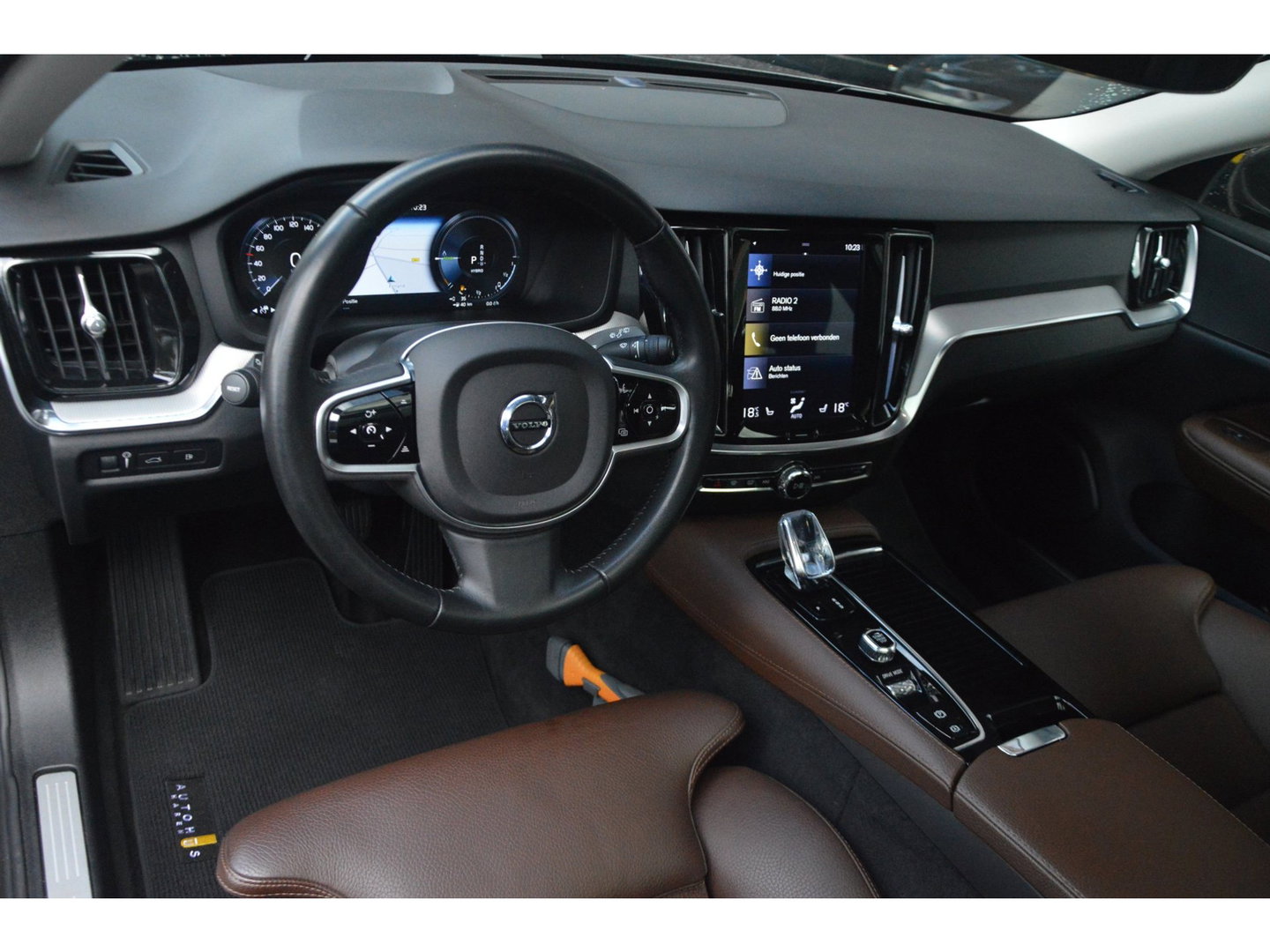Volvo V60 T8 Hybride AWD Inscription | Panoramadak | Camera | Stoelverwarming | BLIS | Trekhaak |