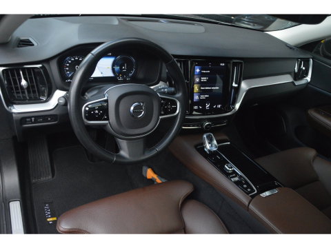 Volvo V60 T8 Hybride AWD Inscription | Panoramadak | Camera | Stoelverwarming | BLIS | Trekhaak |