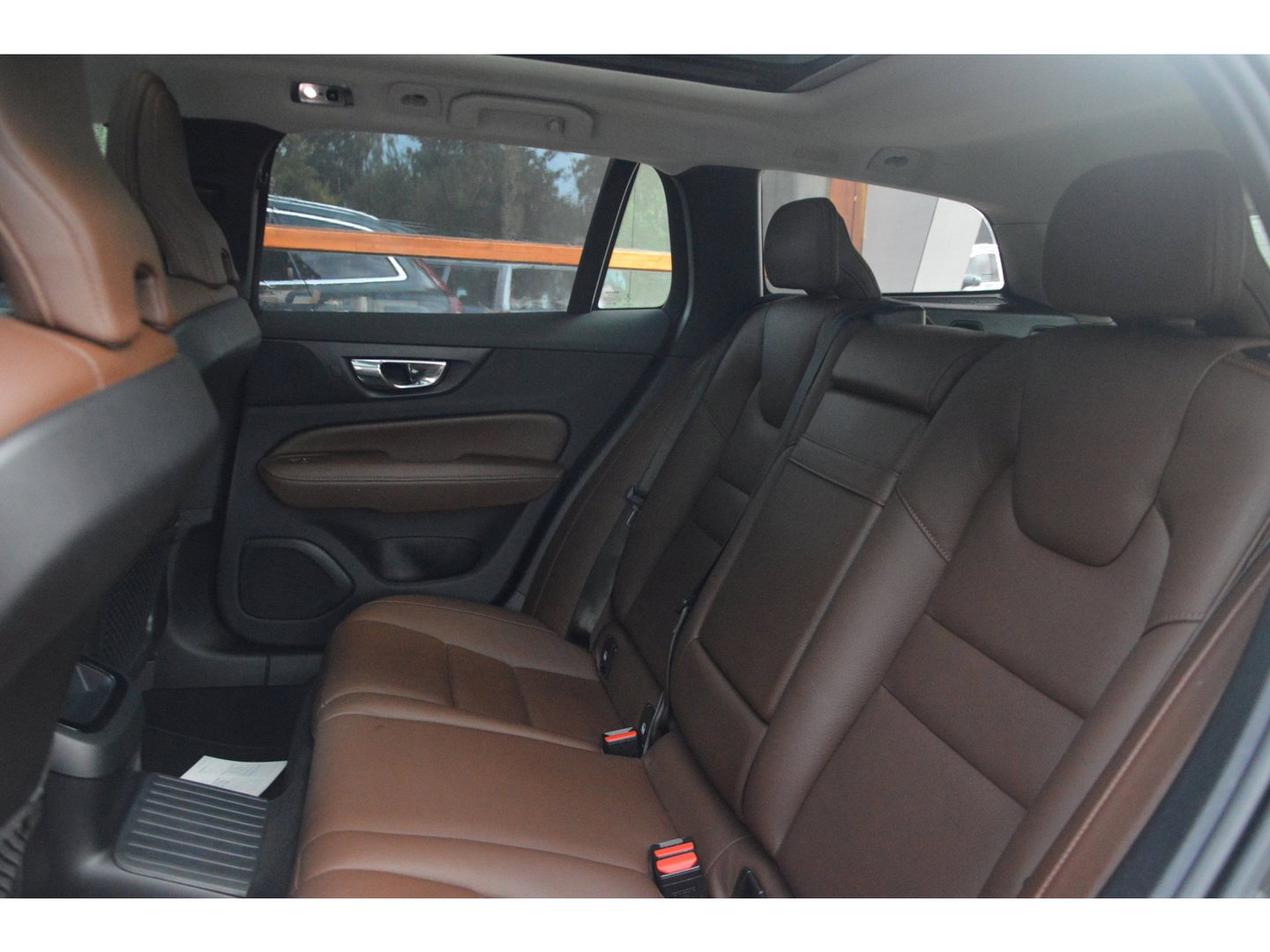Volvo V60 T8 Hybride AWD Inscription | Panoramadak | Camera | Stoelverwarming | BLIS | Trekhaak |